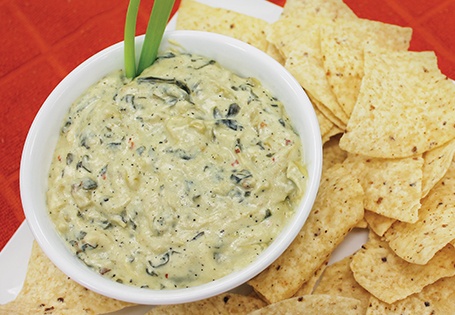 Slow Cooker Spicy Spinach Artichoke Dip